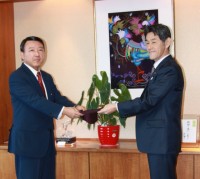 三重県四日市市に義援金をお届け致しました
